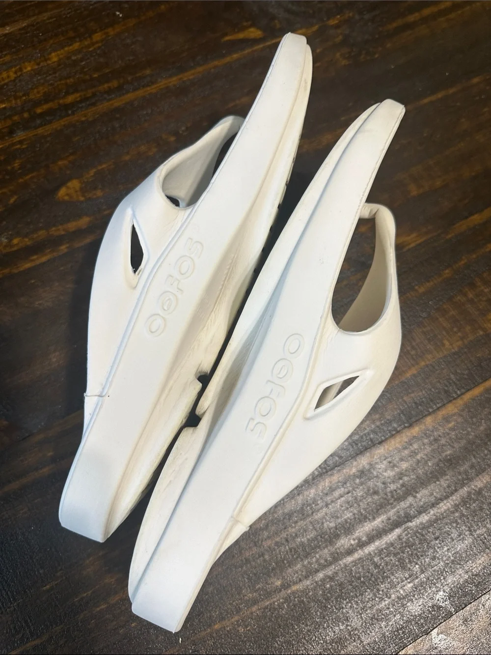 OOFOS simple white